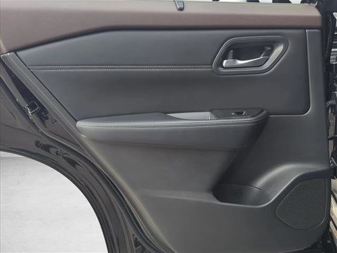 Used 2023 Nissan Rogue SV w/ SV Premium B Package image 18