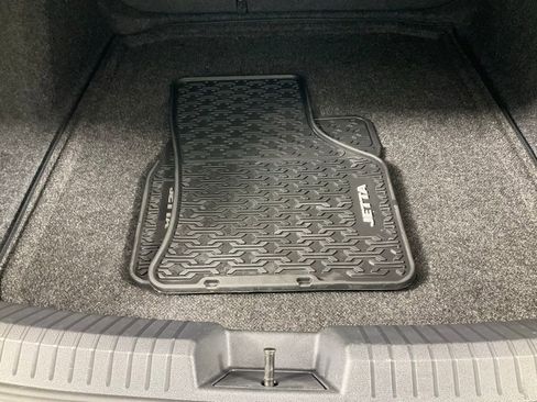 Used 2024 Volkswagen Jetta SE w/ Panoramic Sunroof Package image 24