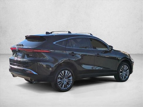 Used 2023 Toyota Venza XLE image 5