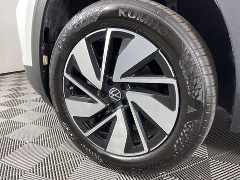 Used 2025 Volkswagen Atlas SE image 12