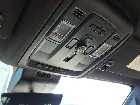 Used 2024 Chevrolet Suburban High Country image 28