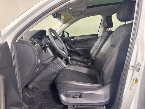 Used 2024 Volkswagen Tiguan SE AWD/4WD image 11