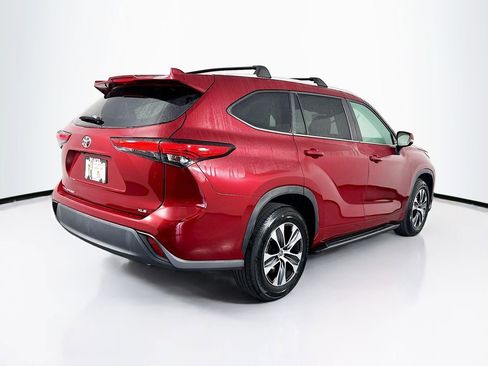 Used 2023 Toyota Highlander XLE image 9