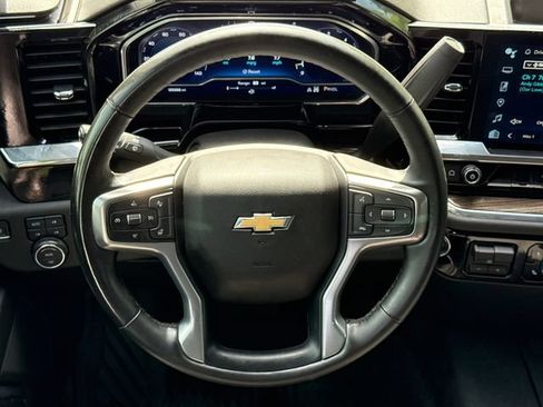 Used 2024 Chevrolet Silverado 1500 LT AWD/4WD image 14