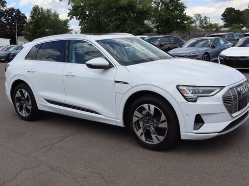 Used 2021 Audi e-tron Premium Plus w/ Premium Plus Package AWD/4WD image 3