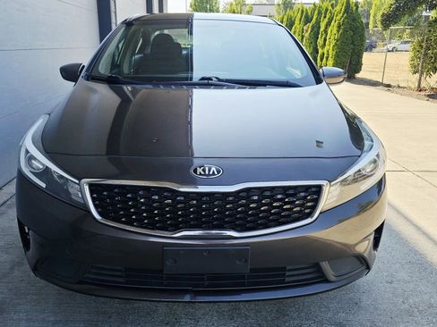 Used 2017 Kia Forte LX image 8