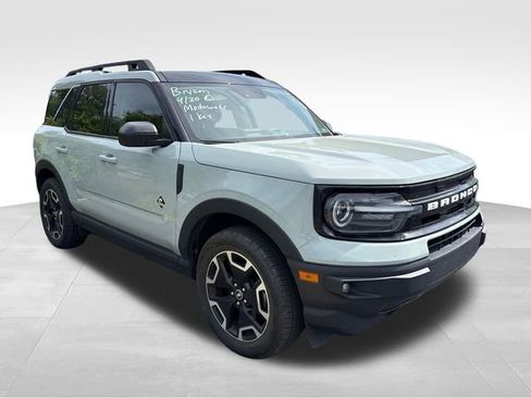 Used 2023 Ford Bronco Sport Outer Banks w/ Tech Package AWD/4WD image 2