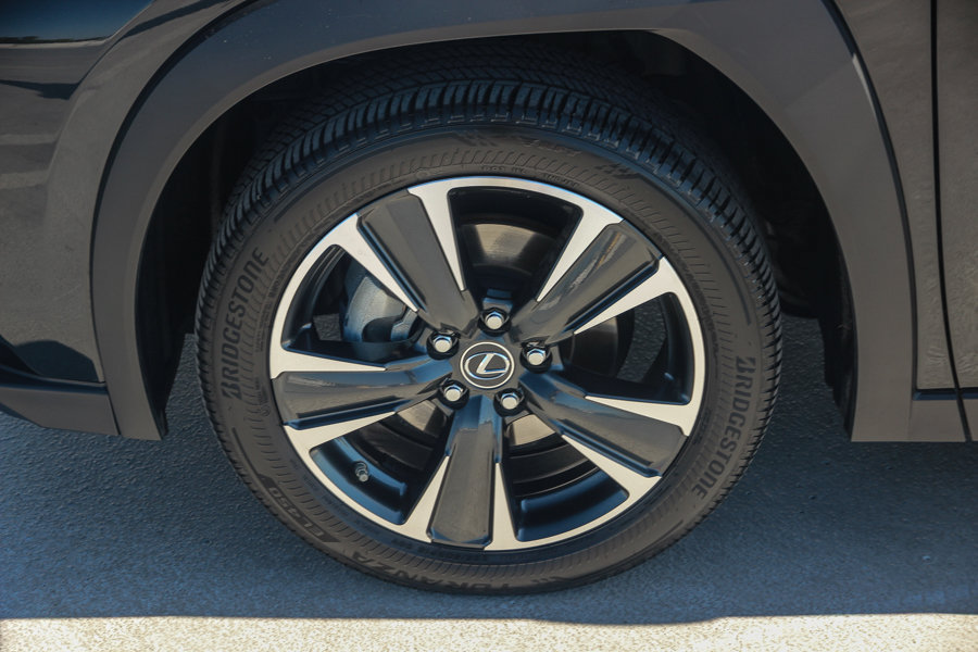 Certified 2024 Lexus UX 250h FWD image 11