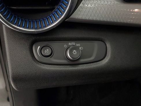 Used 2025 Chevrolet Trax LT image 13