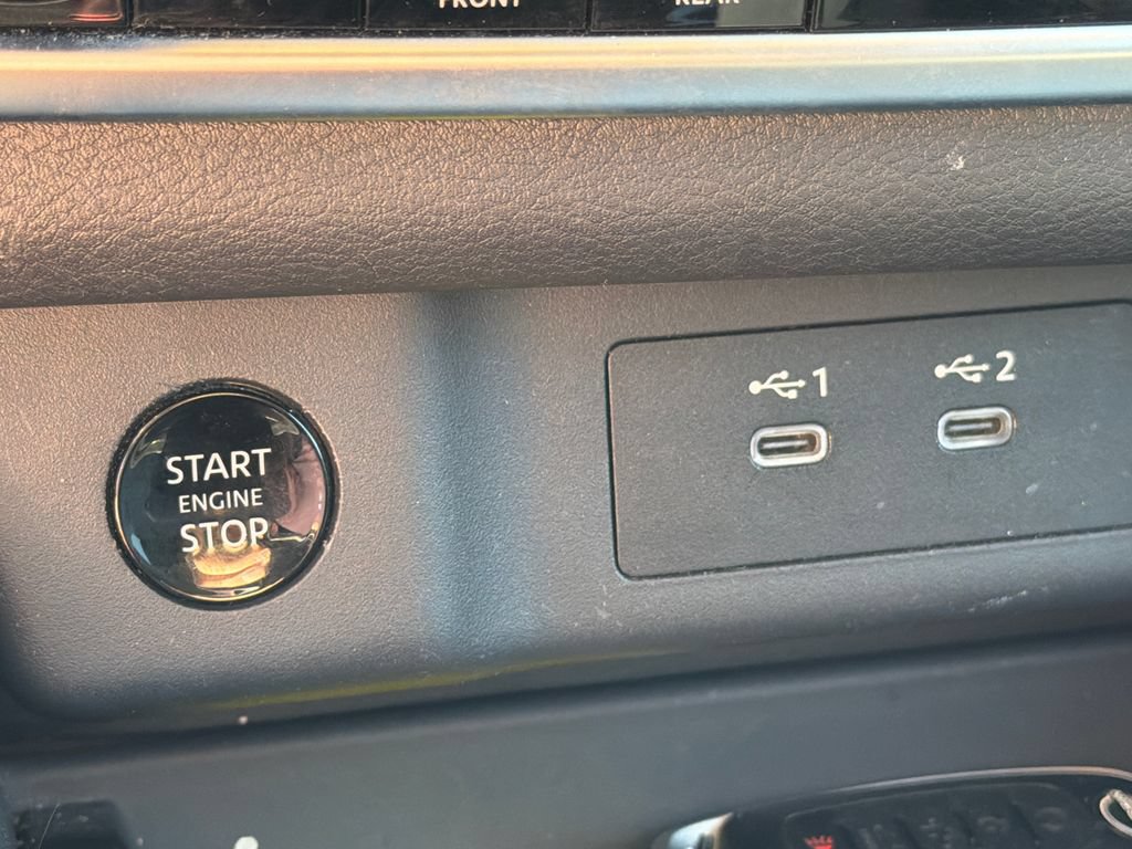 Used 2025 Nissan Rogue SV FWD image 31