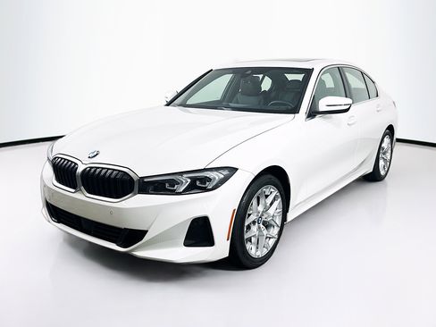 Used 2025 BMW 330i Sedan image 3