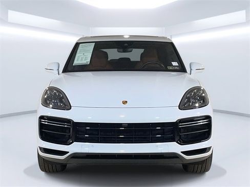 Used 2021 Porsche Cayenne Turbo image 10