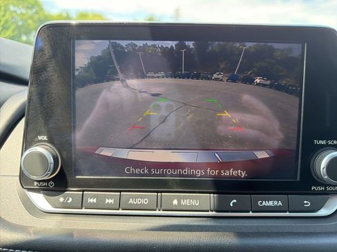Certified 2025 Nissan Rogue SV FWD image 18