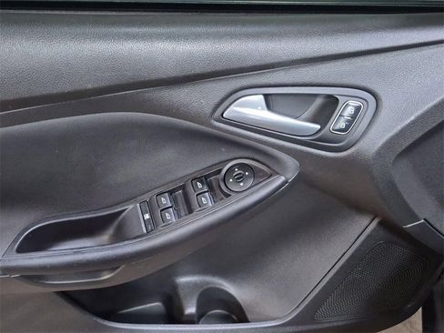 Used 2017 Ford Focus SE w/ Cold Weather Package image 13