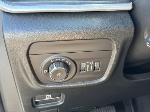 New 2025 Jeep Grand Cherokee Limited w/ Luxury Tech Group II AWD/4WD image 16