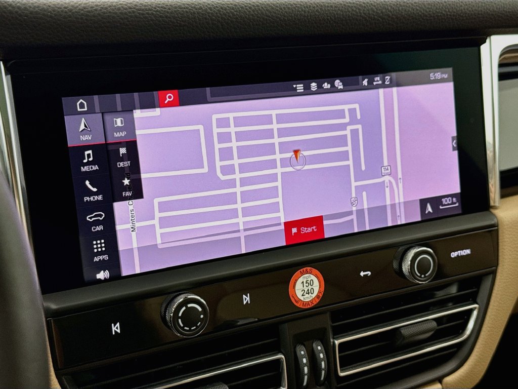 Certified 2026 Porsche Macan AWD/4WD image 19