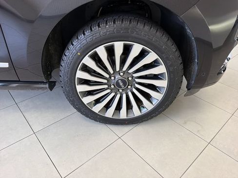 Used 2019 Lincoln Navigator Reserve AWD/4WD image 30
