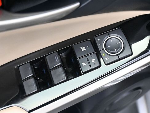 Used 2017 Lexus IS 200t w/ Premium Package image 3