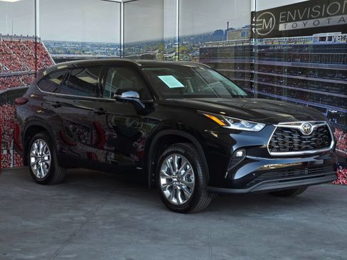 Certified 2026 Toyota Highlander Limited AWD/4WD image 1