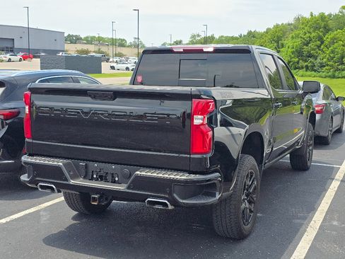 Used 2025 Chevrolet Silverado 1500 LT Trail Boss w/ LT Trail Boss Premium Package AWD/4WD image 3