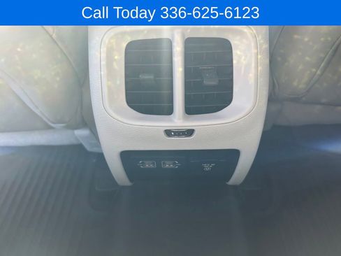Used 2021 Jeep Cherokee Latitude Lux w/ Comfort/Convenience Group AWD/4WD image 12