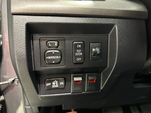 Used 2017 Toyota Tundra SR5 w/ TRD Off Road Package AWD/4WD image 33