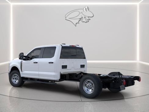 New 2026 Ford F350 XL w/ XL Chrome Package AWD/4WD image 4