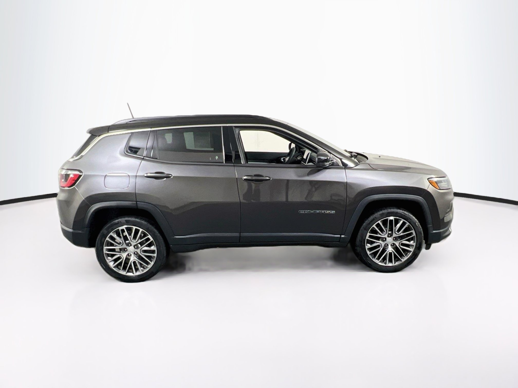 Used 2023 Jeep Compass Limited w/ Sun and Sound Group AWD/4WD image 4