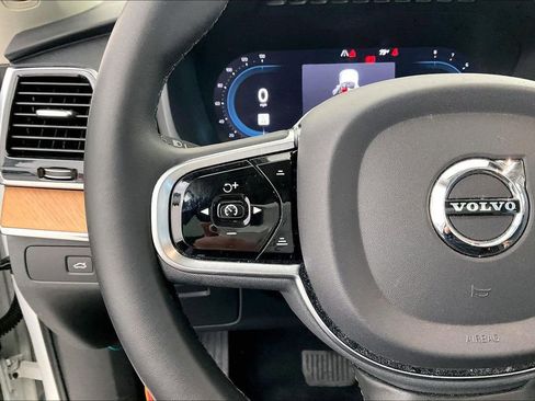 Used 2023 Volvo XC90 B6 Plus image 27