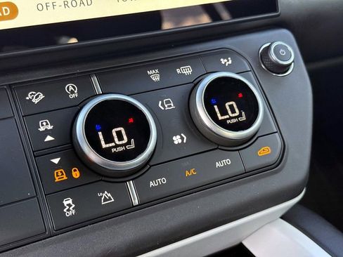 New 2026 Land Rover Defender 110 X-Dynamic SE image 22