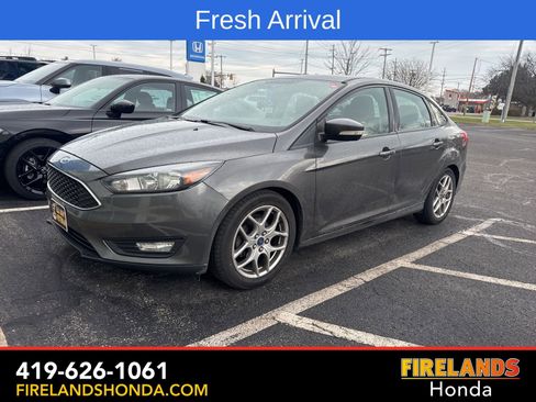 Used 2015 Ford Focus SE w/ Equipment Group 201A image 2