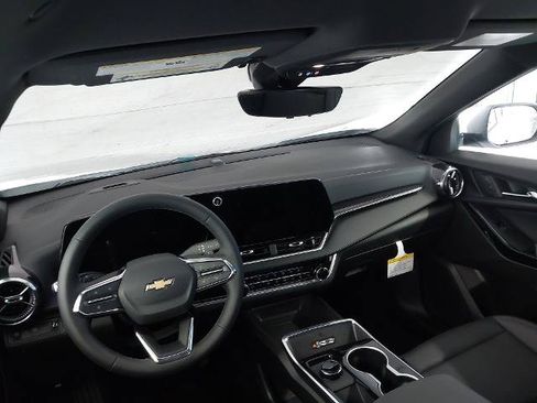 New 2027 Chevrolet Equinox LT w/ Convenience Package II FWD image 5