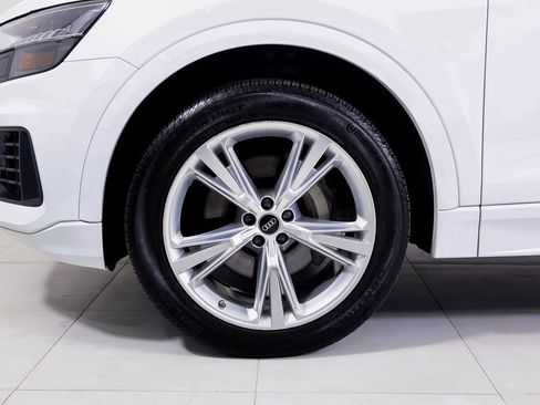 Used 2023 Audi Q8 Premium image 23