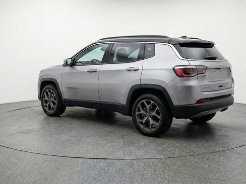 Used 2025 Jeep Compass Limited image 6