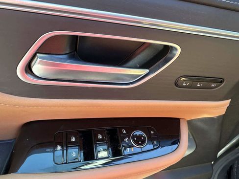 Certified 2025 INFINITI QX80 Sensory image 9