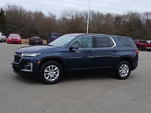 Used 2023 Chevrolet Traverse LS w/ Safety Package image 4