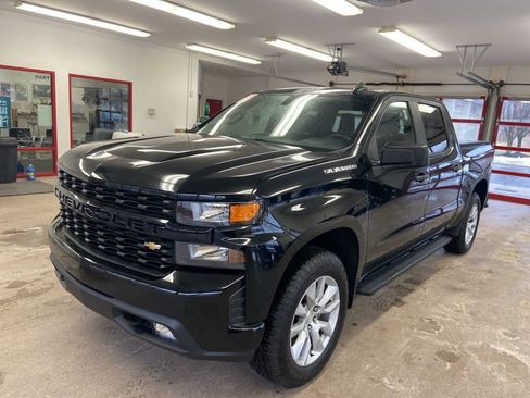 Used 2019 Chevrolet Silverado 1500 Custom w/ Custom Value Package image 3