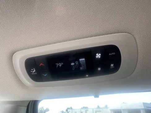 Used 2024 Chrysler Pacifica Touring-L image 14