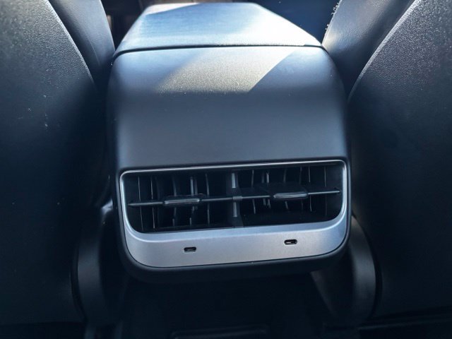 Used 2021 Tesla Model Y Long Range AWD/4WD image 32