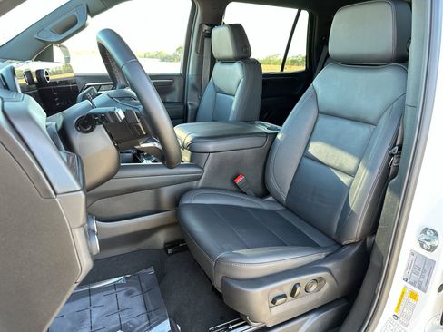 Used 2025 Chevrolet Tahoe LT image 12