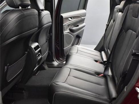 New 2026 Jeep Grand Cherokee Limited image 10