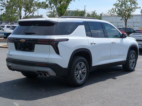 Certified 2024 Chevrolet Traverse LT FWD image 10