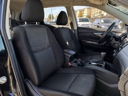 Used 2020 Nissan Rogue SV image 34