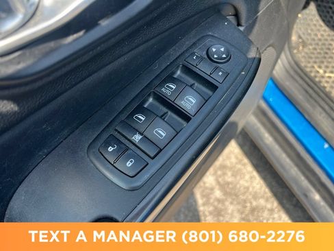 Used 2021 Jeep Cherokee Trailhawk w/ Comfort/Convenience Group AWD/4WD image 13