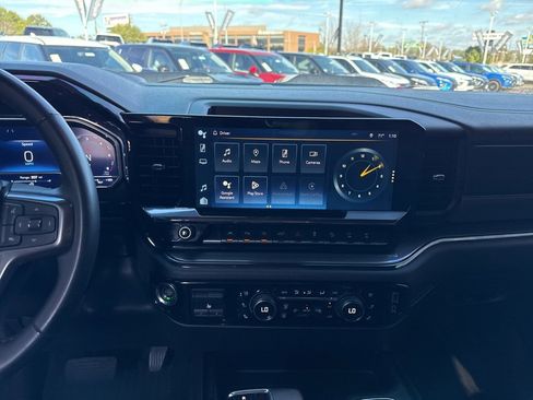 Used 2023 Chevrolet Silverado 1500 ZR2 image 19