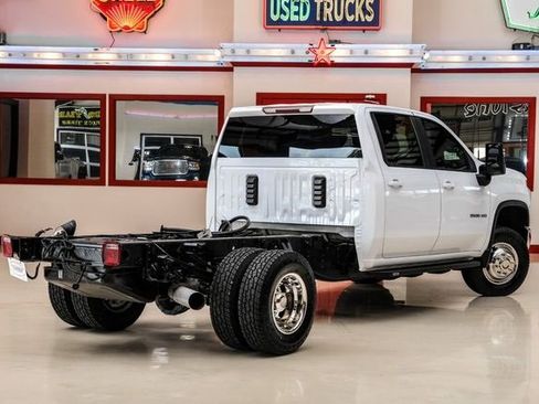 Used 2021 Chevrolet Silverado 3500 LT image 3