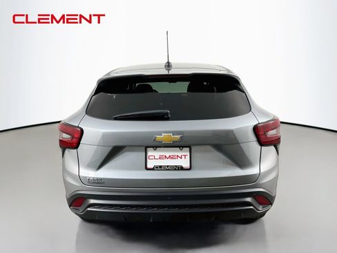 Used 2025 Chevrolet Trax LS w/ Driver Confidence Package FWD image 8