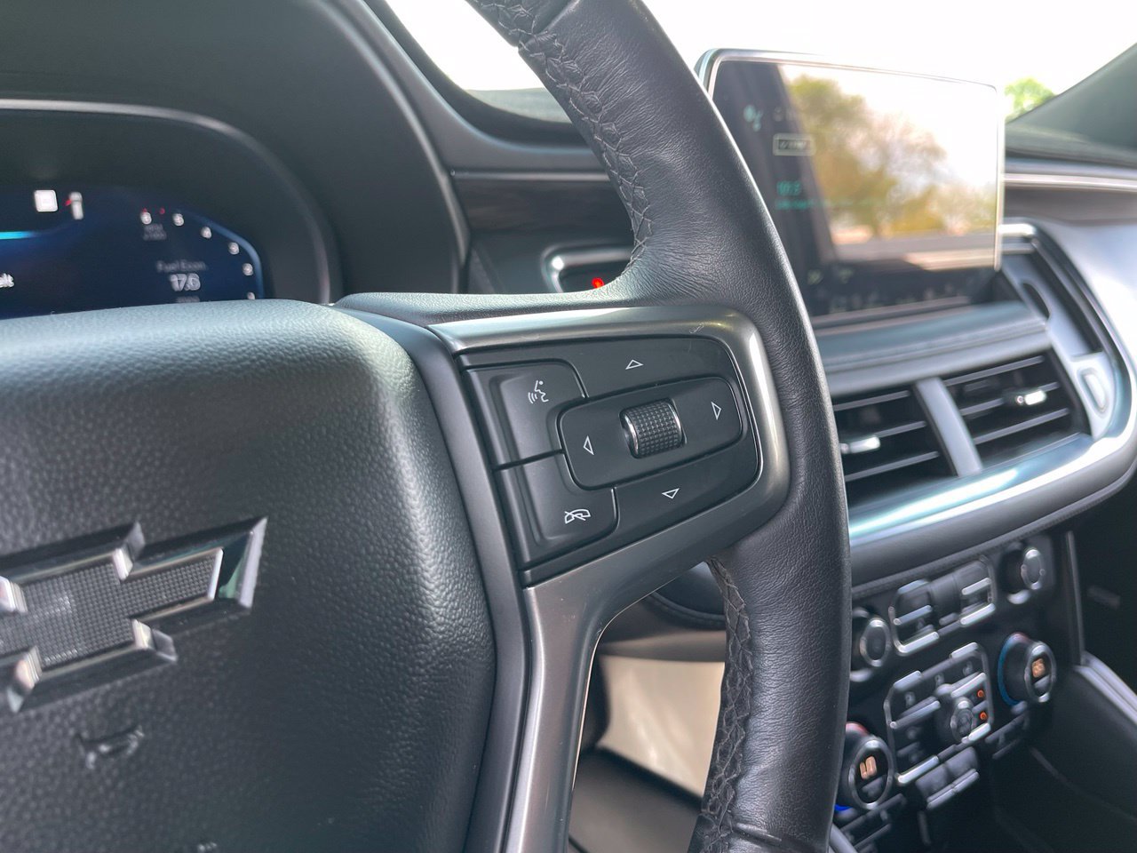 Used 2022 Chevrolet Tahoe Z71 w/ Luxury Package AWD/4WD image 24