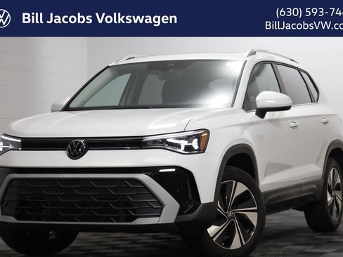 New 2026 Volkswagen Taos SE image 1