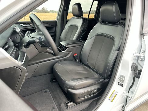 Used 2022 Jeep Grand Cherokee Altitude image 11